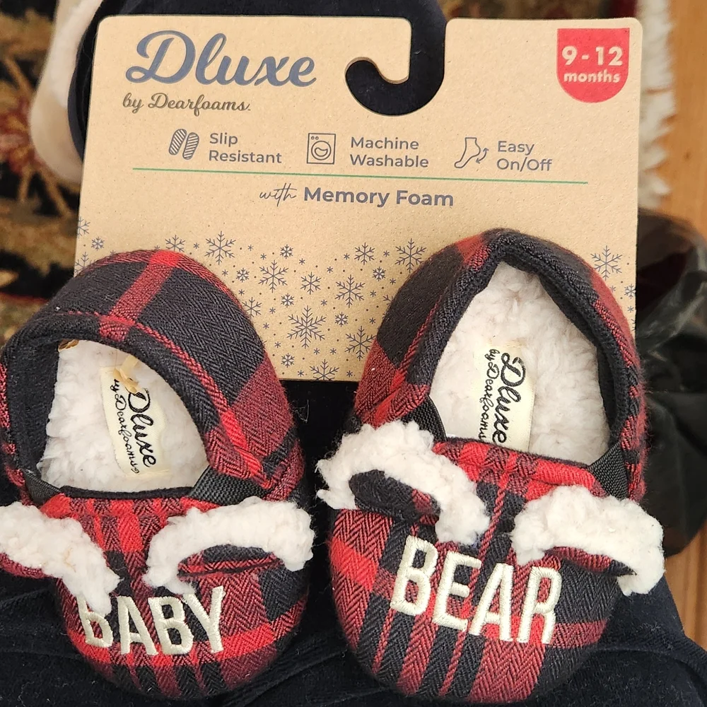 NWT Dearfoams Red and Black Plaid Baby Slippers